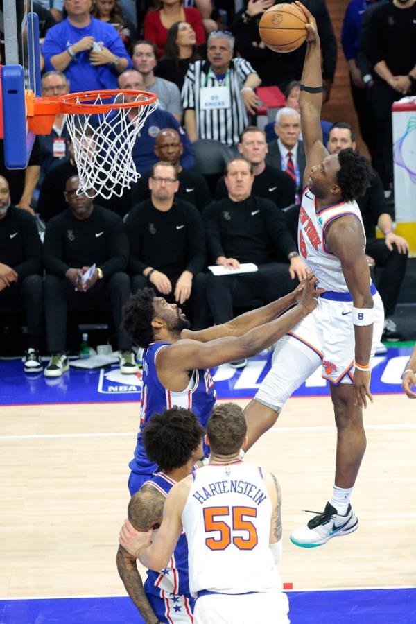 OG Anunoby gave the Knicks an eight-point lead in the fourth quarter of Game 6 against the 76ers.