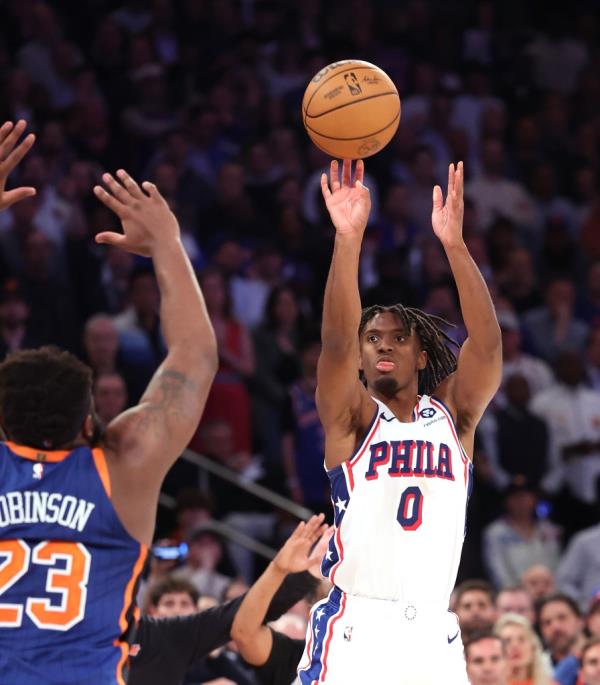 Tyrese Maxey (0) hits a shot over New York Knicks center Mitchell Robinson