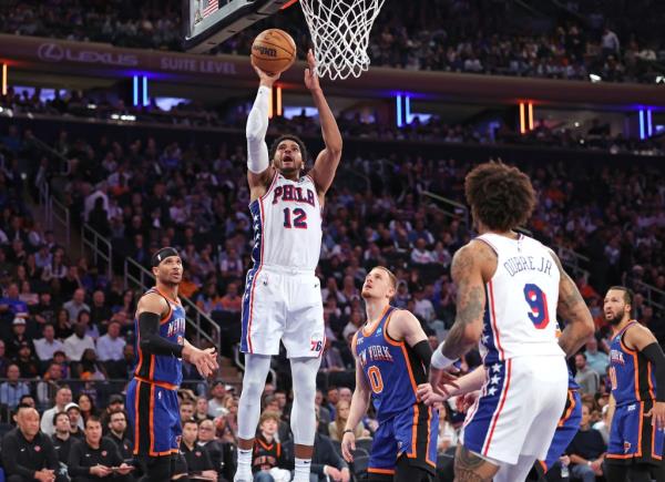 76ers forward Tobias Harris (12) puts up a shot as New York Knicks guard Josh Hart (3) and New York Knicks guard Do<em></em>nte DiVincenzo (0) watch during the third quarter.