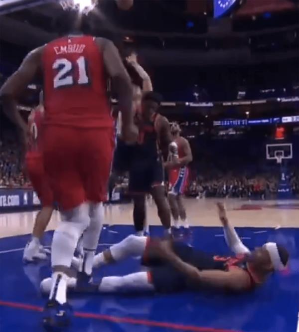 Joel Embiid stomps on Josh Hart during Knicks-76ers playoff series.