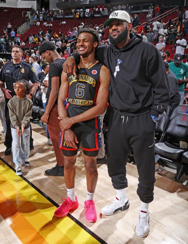 McDo<em></em>nalds High School All American Bro<em></em>nny James (6) talks with his father LeBron James after the 2023 McDo<em></em>nalds High School All American Boys Game at Toyota Center.  